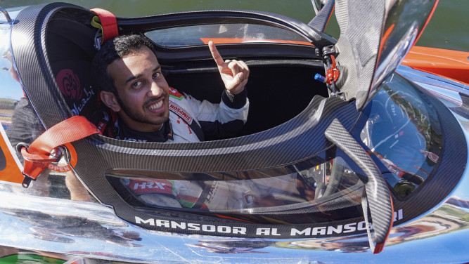 BATTLING AL MANSOORI RETAINS LEAD IN WORLD TITLE RACE